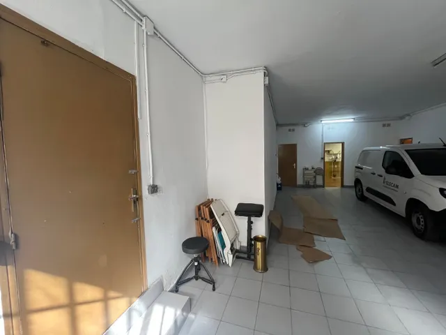Local apto para diversos usos, garaje, almacén, comercio, cerca del Passeig Verdaguer por 79.000 Eur — 11