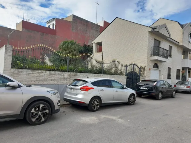 SOLAR URBANIZADO PARA EDIFICAR EN ZONA DIVENDRES — 8