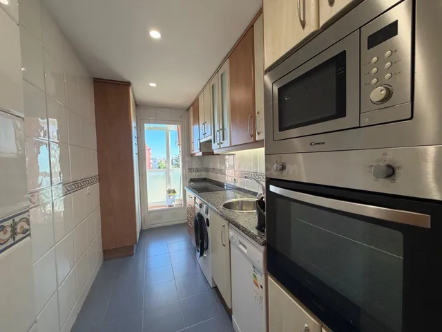 ¡Tu nuevo hogar en Butarque te espera! Luminoso piso exterio - foto 3