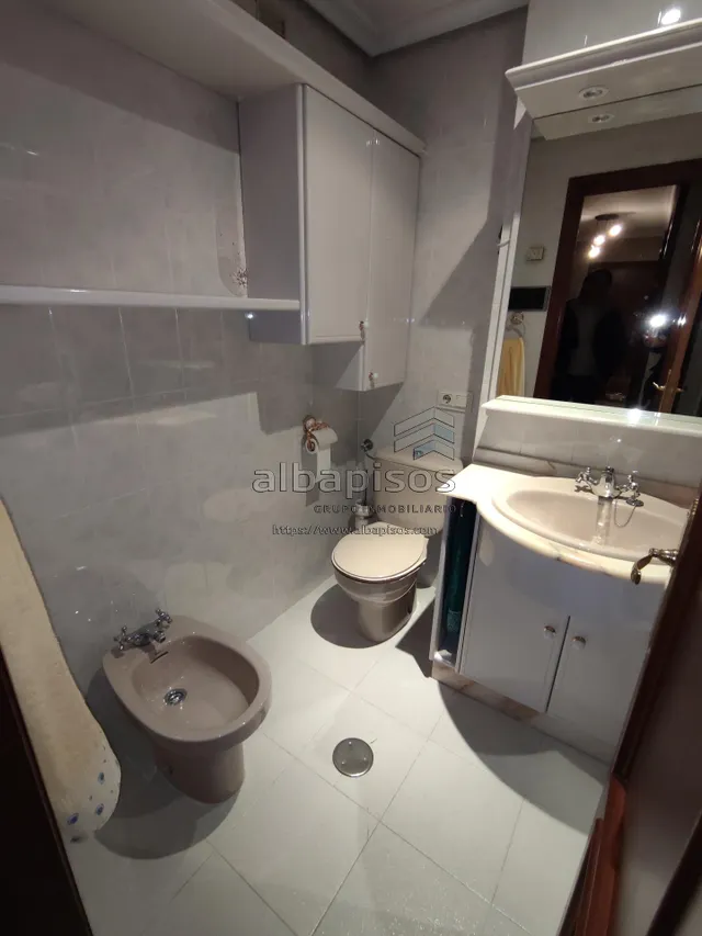 PISO DE CUATRO habitaciones SIN ASCENSOR. MUY BUENA ZONA — 11