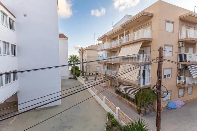 Apartamento todo exterior 3 dorm. con gran terraza en esquina a 100 mts de la Playa. Vista parcial al Mar. — 3
