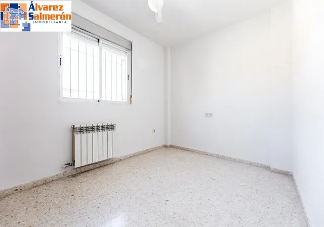Vive en el corazón de Armilla: 4 dormitorios, patio, terraza y garaje — 14