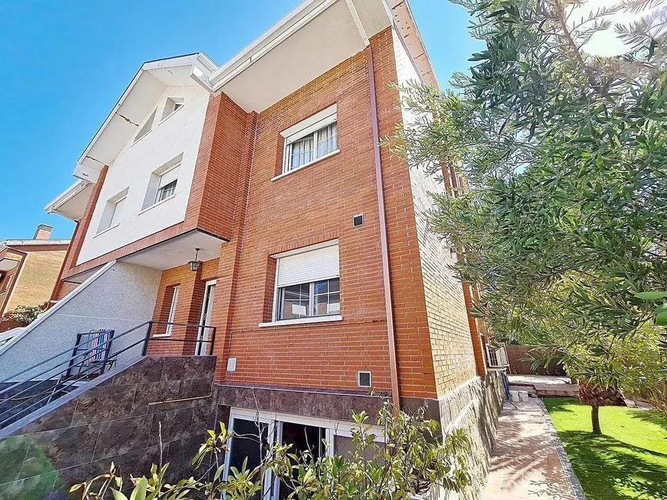 ALQUILER DE ÚLTIMA HABITACIÓN CON BAÑO EN SUITE Y GASTOS INCLUIDOS PARA ESTUDIANTES EN VILLANUEVA DE LA CAÑADA