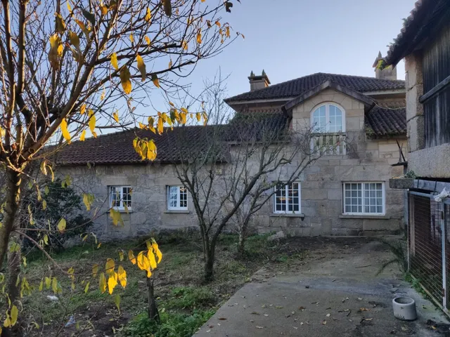 Chalet 6 dormitorios en Vilanova de Arousa - foto 2