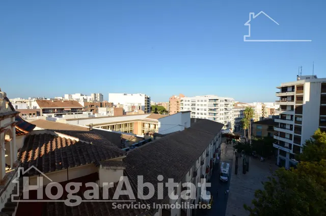 ¡CENTRO DE GANDIA! DOS EN UNO, MUY AMPLIO Y LUMINOSO CON GARAJE Y TRES BALCONES — 18