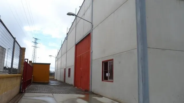 Venta de Nave Industrial en La Carolina, Jaén. — 12