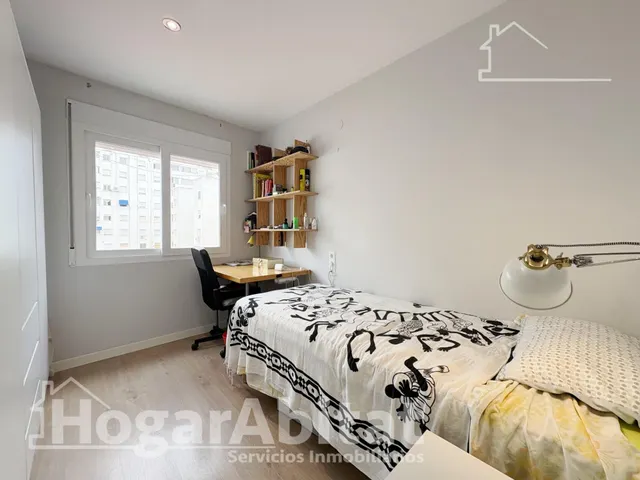 PRECIOSO REFORMADO CON BALCÓN Y ASCENSOR — 30