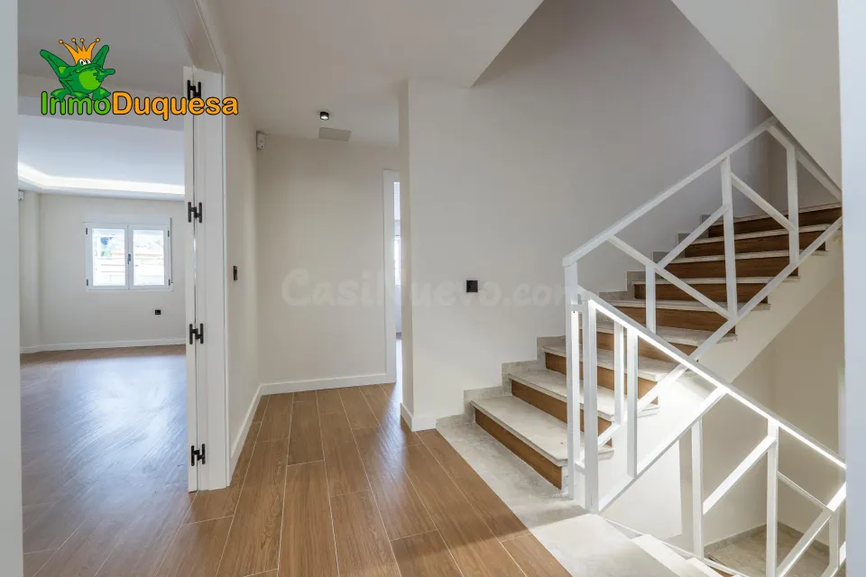 Casa con dimensiones de CHALET en Alfacar, 7 dorm. REFORMA RECIENTE (Sin terminar).