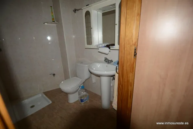 Alquiler de local comercial con dos persianas en pleno centro de la ciudad de Orihuela. — 6
