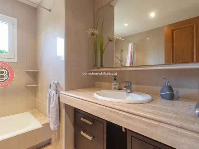 Chalet 5 habitaciones 238m² en venta - Carretera Igualada — 18