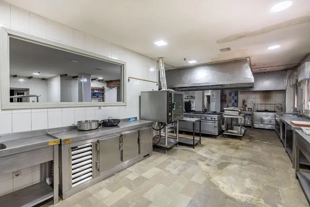 EN VENTA HOTEL Y RESTAURANTE LOS PINILLOS — 31