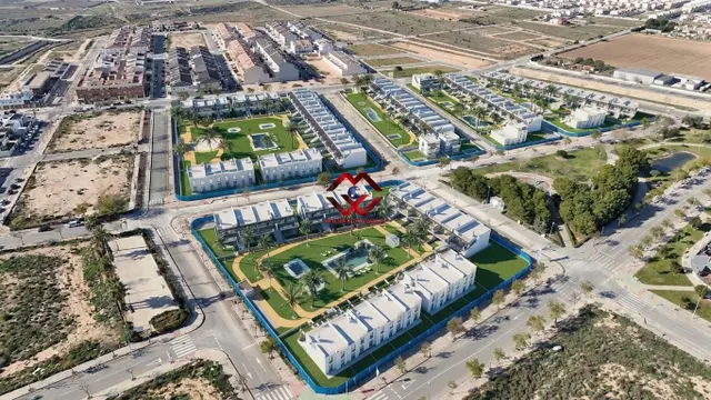 Bungalows de nueva construcción con jardín o solárium cerca de la playa en Pilar de la Horadada — 4