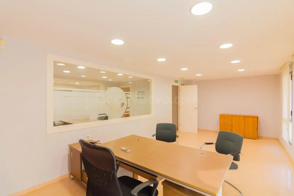 AMPLIO LOCAL COMERCIAL EN ALQUILER EN ORIHUELA.