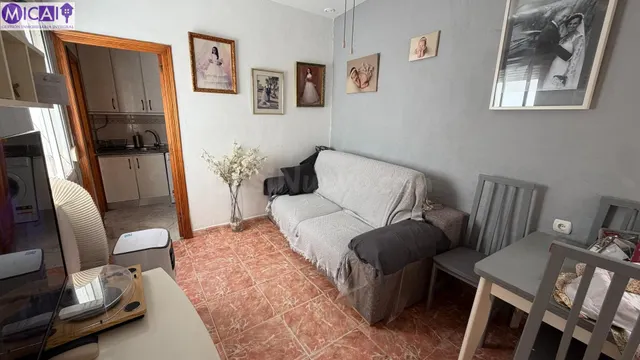 ¡Descubre esta encantadora vivienda en pleno corazón de la c - foto 2
