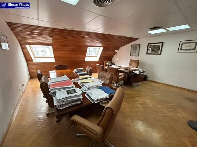 SE VENDE VENDE OFICINA EN EL CENTRO DE PONFERRADA - foto 2