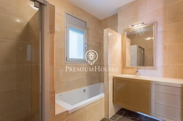 Casa en venta con impresionantes vistas al mar, piscina desbordante y ascensor — 20