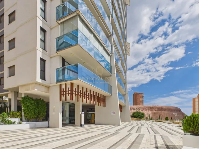 Apartamento moderno de 2 dormitorios en la planta 11 de Sunset Drive, Benidorm — 16