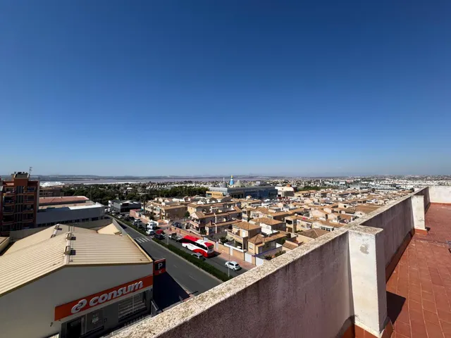 Apartamento con vistas despejadas y piscina — 30