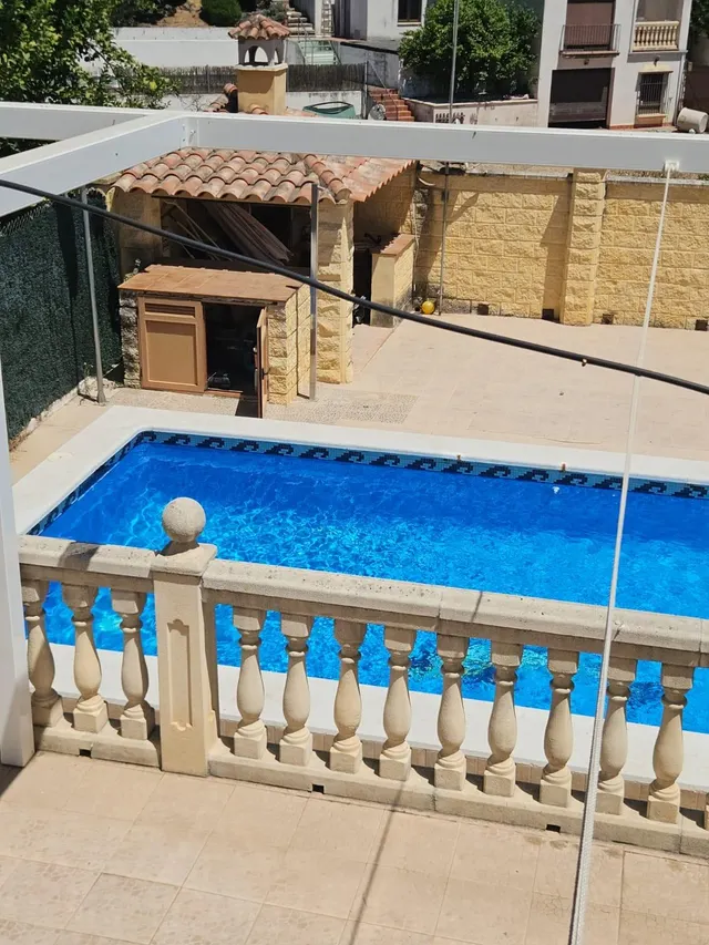 229 m2, 3 plantas y 8 placas solares para vivir sin mirar el recibo a fin de mes — 7