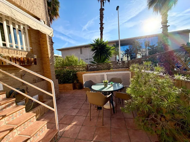 Chalet adosado esquinero con jardín privado, terrazas y garaje doble en La Patacona — 49