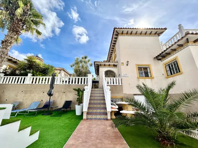 VILLA DE 4 DORMITORIOS Y 3 BAÑOS EN VILLAMARTIN (ORIHUELA CO - foto 4