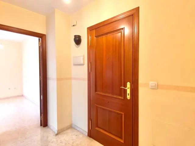 PISO RENTA LIBRE MUY LUMINOSO CON GARAJE Y 3 DORMITORIOS MUY BIEN SITUADO EN AVDA. PUERTA DEL SUR — 14