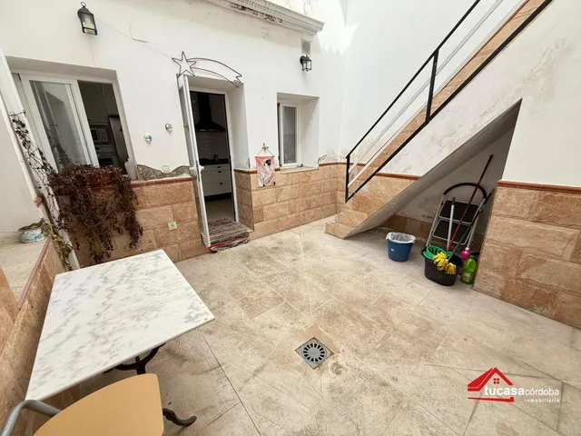 CASA EN VENTA EN SAN CAYETANO CON GARAJE, PATIO Y TERRAZA - foto 2