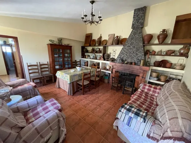 CASA DE CAMPO EN CÁCERES CON ESCRITURAS - foto 2