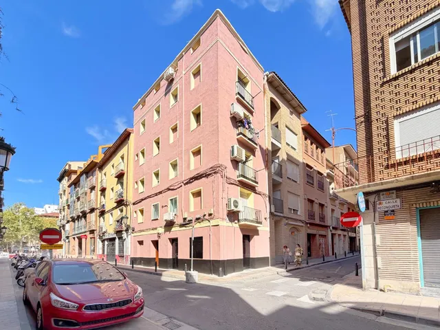 SE VENDE PISO DE DOS DORMITORIOS JUNTO A LA PLAZA SAN MIGUEL
