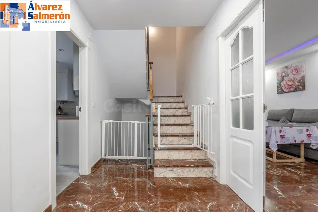 Encantadora Casa Reformada en Ogijares con Vistas y Espacios para Disfrutar — 2