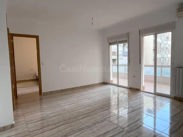 PISO CON TERRAZA, CALEFACCIÓN Y GARAJE INCLUIDOS - foto 4