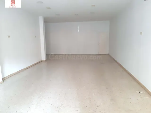 ALQUILER LOCAL COMERCIAL EN MONTIJO, PUERTA AUTOMATICA, ESCA - foto 3