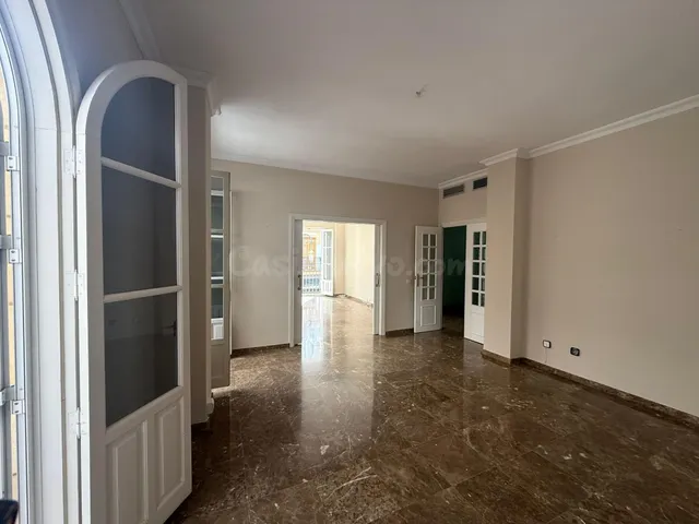 Magnifico piso en calle Pozo Nuevo con Plaza de Garaje.- Zon - foto 3