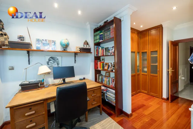 FANTASTICA CASA EN PLAZA DE LOS LOBOS — 42