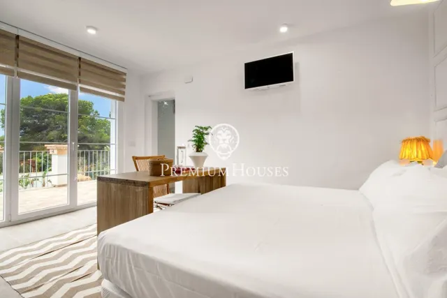 Casa con piscina y jardín en Sant Jordi d'Alfama — 28