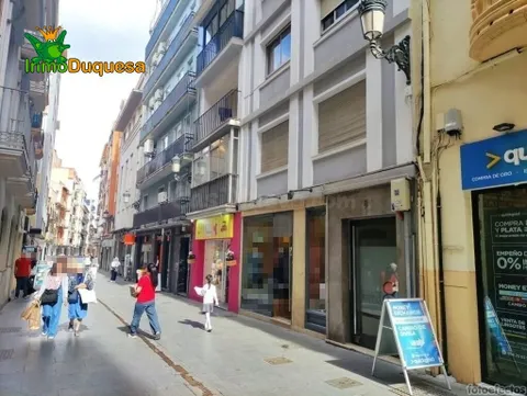 Local comercial en pleno centro. SUPERCOMERCIAL y mucho paso.