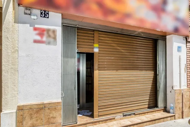 CASA OKUPADA C/CERDANYOLA SABADELL — 19