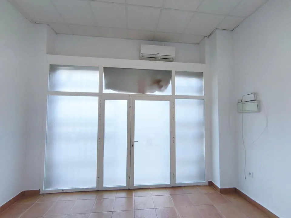 Se alquila local comercial ideal para instalar tu negocio.