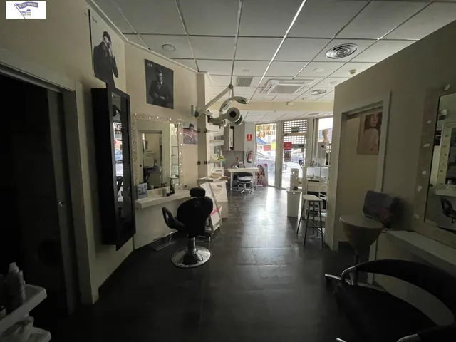 LOCAL EN ALQUILER CON TRASPASO: PELUQUERÍA Y ESTÉTICA — 6