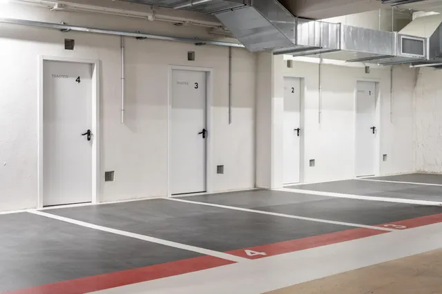 Parking de moto 3m² en alquiler - Zona Avinguda Barcelona — 14