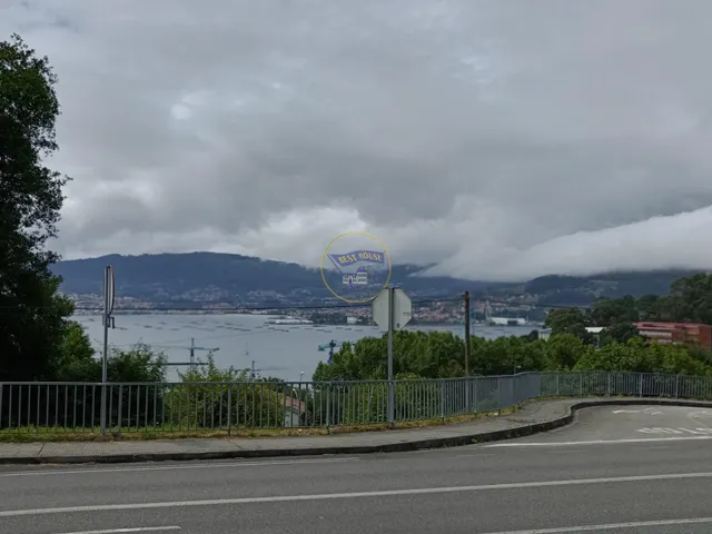 Casa con amplias vistas a la ría de Vigo ubicado en la zona alta de Teis — 31