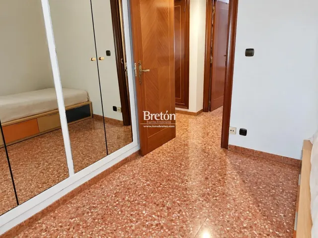 Interesante piso con plaza de garaje y trastero junto a Avenida Goya. — 18