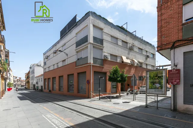 Piso en Armilla Centro con patio de 46 m2, 2 dormitorios y metro — 2