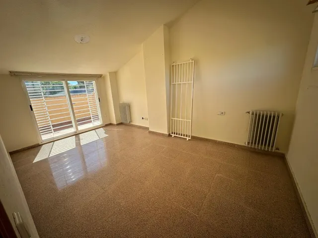 Bungalow de 250 m2 con 5 habitaciones, patio, terraza y piscina comunitaria — 9