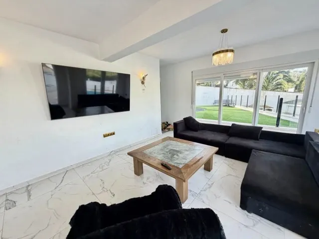 VILLA DE 6 DORMITORIOS Y 2 BAÑOS EN ORIHUELA COSTA (VILLAMARTIN) — 12