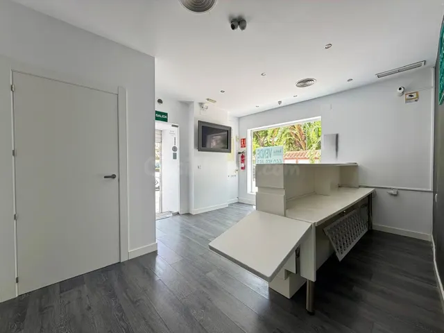 Venta de Local Comercial en Fuengirola, Málaga. - foto 2