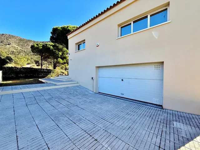 Villa de lujo con amplios espacios, piscina y gran parcela — 34