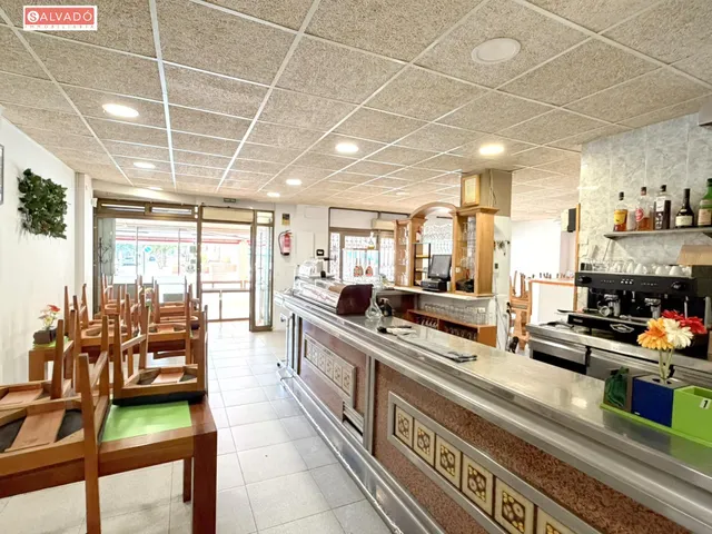 ¡local comercial en venta a 100 m del mar con amplia terraza y salida de humos! — 24