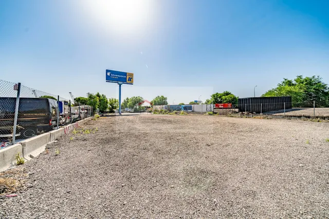 Terreno barajas 6.460m2 - suelo terciario - industrial -hospedaje — 27