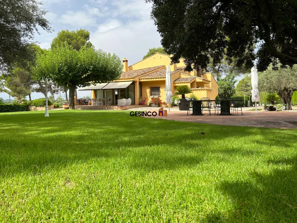 IMPRESIONANTE CHALET EN VENTA EN ONTINYENT